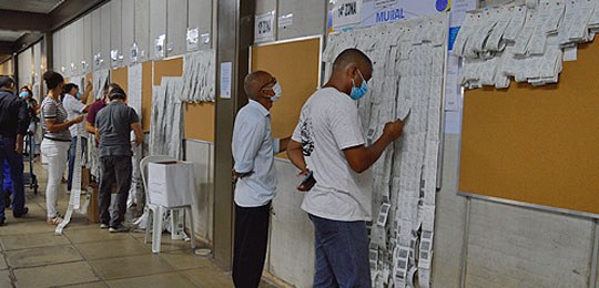 Boletins de Urna são disponibilizados para consulta após encerramento das Eleições Disponíveis no estacionamento do Regional, os boletins estão sendo afixados, para que os eleitor...