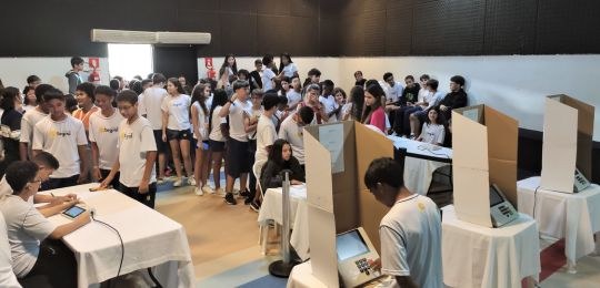 EJE/BA promove Projeto Cidadania e Democracia em escolas de Salvador EJE/BA promove Projeto Cidadania e Democracia em escolas de Salvador