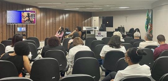 EJE/BA realiza curso em homenagem ao Dia Internacional da Mulher Primeira aula do curso "Formação Política de Lideranças Femininas em Espaço de Poder" é realizad...