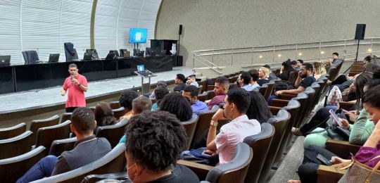 A ação faz parte do projeto Universitário Cidadão e possibilitou aos visitantes conhecer o funci...