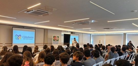Mais de 170 estudantes participaram das atividades, que incluíram palestra ministrada por servid...