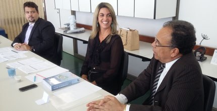 Escola Judiciária Eleitoral da Bahia tem nova diretora A magistrada Fabiana Andréa de Almeida Oliveira Pellegrino, que atua no 1º Juizado Especial Cíve...