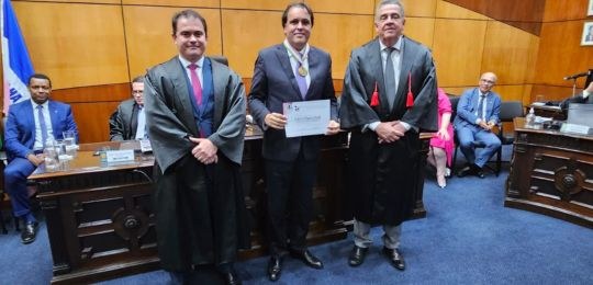 O desembargador Roberto Frank também celebrou convênio para a cessão do sistema Janus ao TRE-ES ...