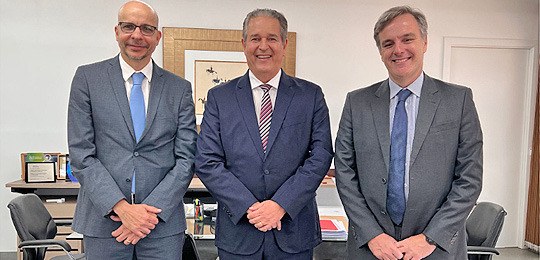 Presidente do TRE-BA recebe representante da empresa Meta nesta quinta-feira (23/05) Encontro ocorreu na Sala da Presidência do Tribunal, e contou com a presença do advogado represe...