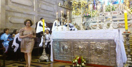 TRE-BA - Servidora Salete Saraiva representa TRE-BA em homenagem na Igreja A servidora Salete Saraiva representa o TRE-BA em homenagens recebida na Igreja de Nossa Senhora...