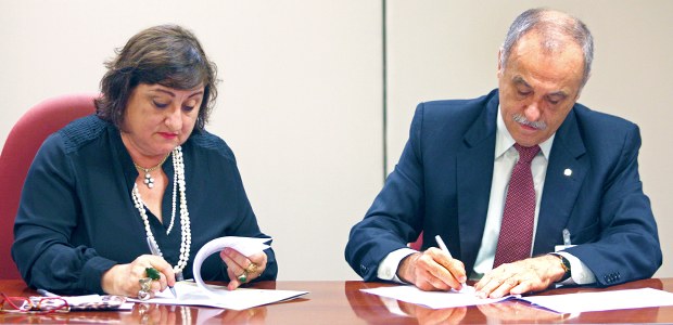 Solenidade de assinatura do Termo de Cessão do Sistema Auditar entre o TSE e o BC em 24.02.2016 Solenidade de assinatura do Termo de Cessão do Sistema Auditar entre o TSE e o BC
