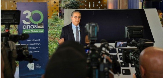 TRE-BA Abertura exposição 30 anos urna eletrônica Mostra conta a história da urna eletrônica, percorrendo as transformações tecnológicas, demarcan...