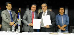 Presidente do TRE-BA, desembargador Rotondano, e prefeito de Jacobina, Luciano Pinheiro, durante...