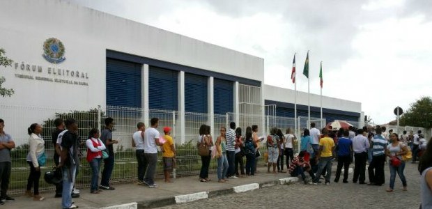 TRE-BA Atendimento em Feira de Santana no dia 8 de dezembro Cartório eleitoral de Feira de Santana irá atender aos eleitores no feriado de 8 de dezembro