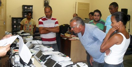 TRE-BA-Carga e lacração das urnas em Camamu TRE-BA-Carga e lacração das urnas em Camamu foi realizada na quinta-feira, 28 de fevereiro de 2012.