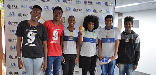 TRE-BA Concurso EJE/BA EJE/BA premia vencedores do VII Concurso de Redação e I Concurso de Desenho