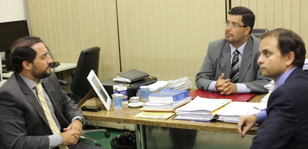 TRE-BA Corregedor recebe representantes da OAB de Luís Eduardo Magalhães TRE-BA Corregedor recebe representantes da OAB de Luís Eduardo Magalhães