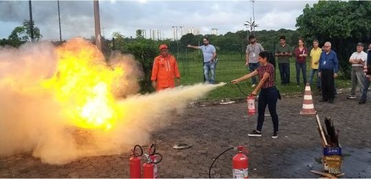 TRE-BA inicia capacitação de brigadistas com servidores da capital. O curso foi realizado pelo C...