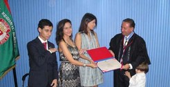 Despedida do Juiz Salomão: Juiz com seus familiares durante a entrega do diploma de mérito eleit...