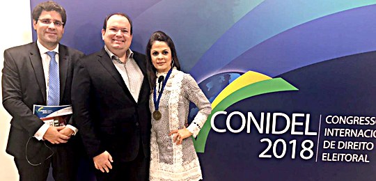 Diretora da EJE/BA é agraciada com Medalha do Mérito Acadêmico Eleitoral, durante o 1º Conidel