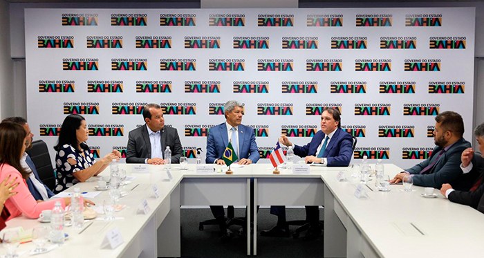 TRE-BA e Governo da Bahia firmam parceria para viabilizar atendimento eleitoral nas estações do Metrô TRE-BA e Governo da Bahia firmam parceria para viabilizar atendimento eleitoral nas estações do ...