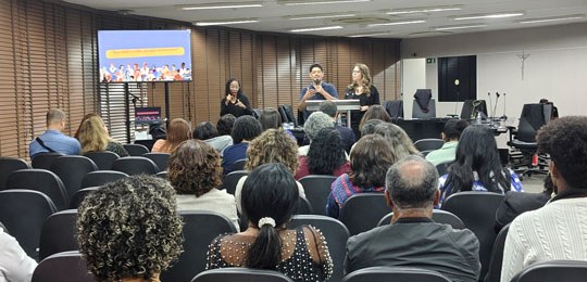TRE-BA: EJE/TRE-BA realiza encontro com formadores da EJA Evento “Dialogando com os Formadores da Educação de Jovens e Adultos” reforçou o papel da educaç...