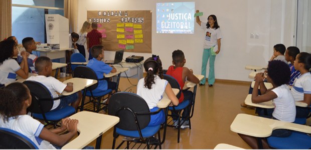 Cerca de 30 alunos, entre 9 e 12 anos, participaram, na tarde dessa segunda (12/6), de ação da E...