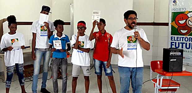 Eleitor do Futuro na Escola Municipal de Ilha de Maré 