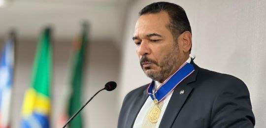 TRE-BA empossa Vinícius Simões como desembargador eleitoral substituto e o homenageia com Comenda da Cidadania TRE-BA empossa Vinícius Simões como desembargador eleitoral substituto e o homenageia com Comend...
