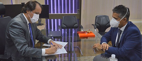 TRE-BA:empréstimo de urnas eletrônicas OAB/BA Termo de empréstimo de 180 urnas foi assinado pelos presidentes das duas instituições, desembarg...