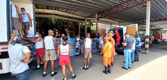 TRE-BA-entrega-donativos-corpo-bombeiros