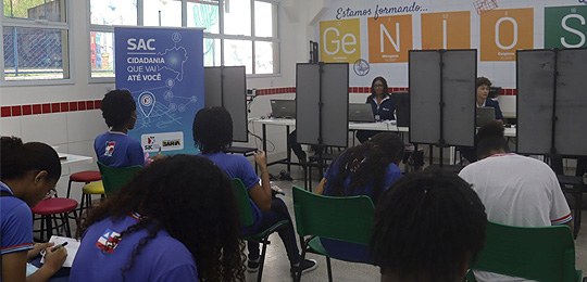 TRE-BA leva atendimento itinerante para estudantes de colégio em São Cristóvão