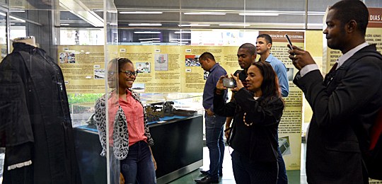 TRE-BA estudantes de direito visitam sede do regional Estudantes de Direito participam do Projeto Universitário Cidadão