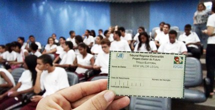 TRE-BA Estudantes no projeto Eleitor do Futuro em 2014