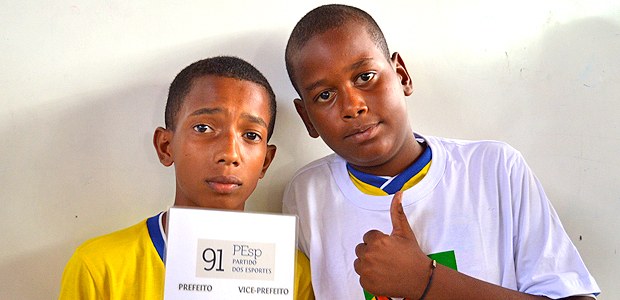 TRE-BA-estudantes-votacao-simulada-candeias Um dos destaques do projeto foi a dinâmica da campanha eleitoral: três alunos voluntários repres...