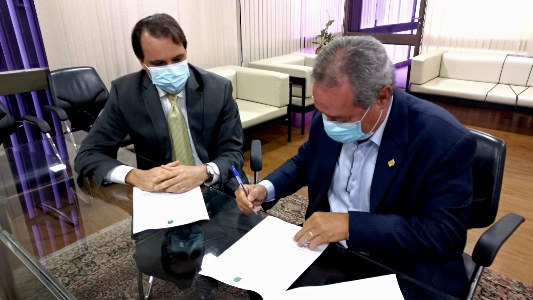TRE-BA fecha parceria com a Fieb para levar atendimento ao eleitorado baiano TRE-BA fecha parceria com a Fieb para levar atendimento ao eleitorado baiano