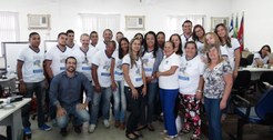 Foto da equipe de colaboradores que trabalhou no período de recadastramento biométrico em Jaguaq...