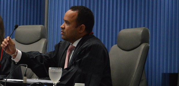 TRE-BA Juiz Diego Luiz Lima de Castro Juiz Diego Luiz Lima de Castro é designado como Vice-Diretor da EJE/BA