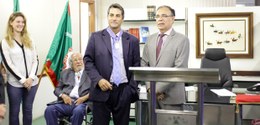 Juiz João de Melo Cruz Filho recebe Medalha do Mérito Eleitoral 