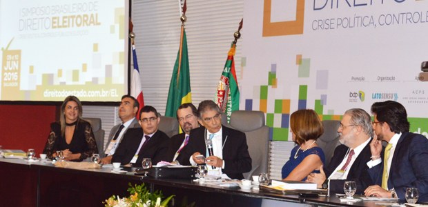 TRE-BA Ministro Carlos Ayres Britto no I Simpósio de Direito Eleitoral TRE-BA Ministro Carlos Ayres Britto no I Simpósio de Direito Eleitoral