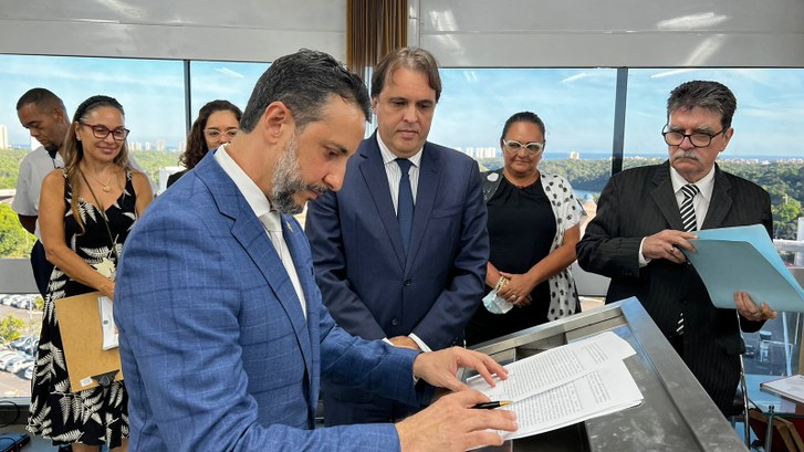 Cerimônia de posse foi comandada pelo presidente do Órgão, desembargador Roberto Maynard Frank; ...