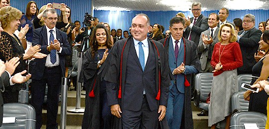 TRE-BA Posse Juiz Freddy Pitta Lima O juiz de Direito Freddy Carvalho Pitta Lima tomou posse como membro efetivo da Corte do Tribuna...
