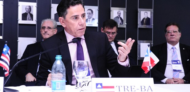 Presidente do TRE-BA, desembargador José Edivaldo Rocha Rotondano, durante encontro promovido pe...