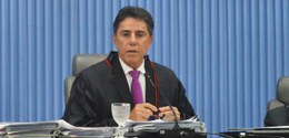 TRE-BA presidente em exercício José Edivaldo Rocha Rotondano durante sessão de julgamento; em 07...