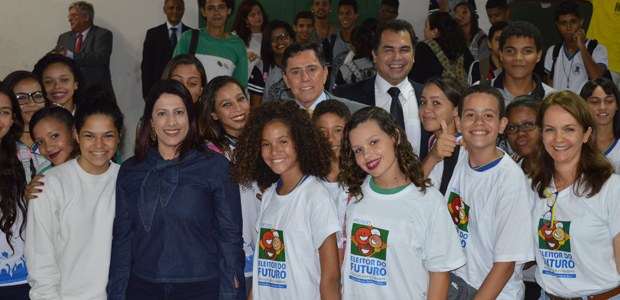 TRE-BA presidente visita colégio municipal em Porto Seguro