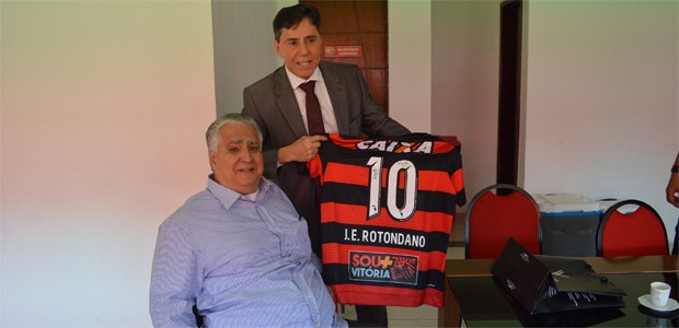 Presidente do TRE-BA visita estádio do Vitória e garante apoio do clube à biometria