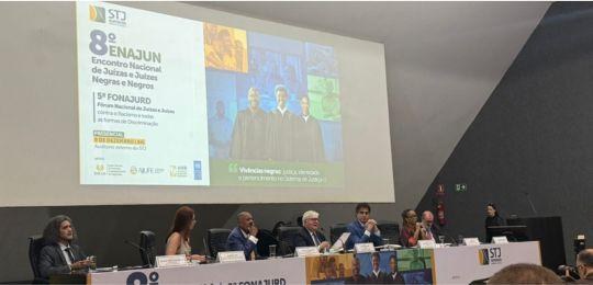 TRE-BA prestigia 8º ENAJUN e 5º FORNAJURD no combate à discriminação racial Representantes de tribunais, pesquisadores e profissionais de diferentes áreas compartilharam ex...