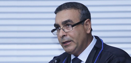 Procurador Cláudio Gusmão