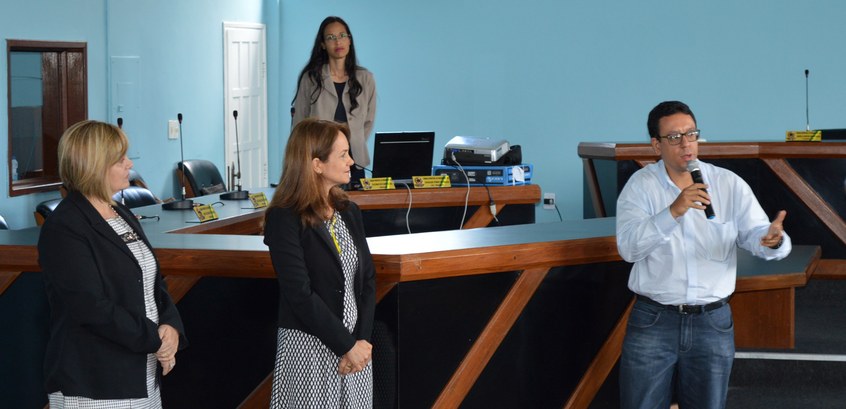 TRE-BA Projeto Eleitor do Futuro em Inhambupe ‘Projeto Eleitor do Futuro’ é apresentado a gestores e professores em Inhambupe