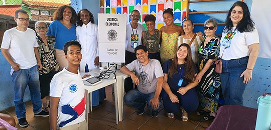 TRE-BA promove palestra sobre direito ao voto para pessoas com deficiência no Instituto Guanabar...
