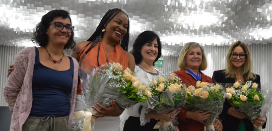 TRE-BA promove primeira edição do painel ‘Politiza Mulher’ Na ocasião, a Desa. Regina Helena foi agraciada com a Comenda da Cidadania Desembargador Jatahy ...