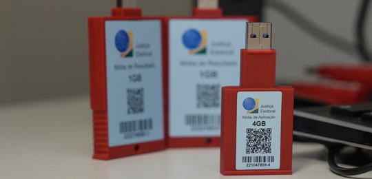 TRE-BA realiza geração de mídias das urnas eletrônicas para o 2º turno das Eleições 2026