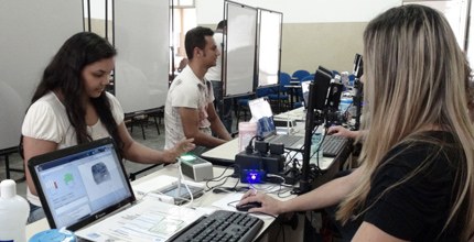 Foto da cobertura jornalística do recadastramento biométrico no município de Alagoinhas/Ba, no a...