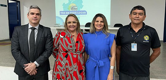 TRE-BA se reúne com lideranças de Adustina e mobiliza comunidade para atendimentos do projeto ‘TRE em Todo Lugar’ TRE-BA se reúne com lideranças de Adustina e mobiliza comunidade para atendimentos do projeto ‘T...