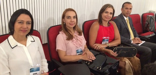 Secretária judiciária, Marta Gavazza (de vermelho), representa TRE-BA em Encontro Nacional de Se...